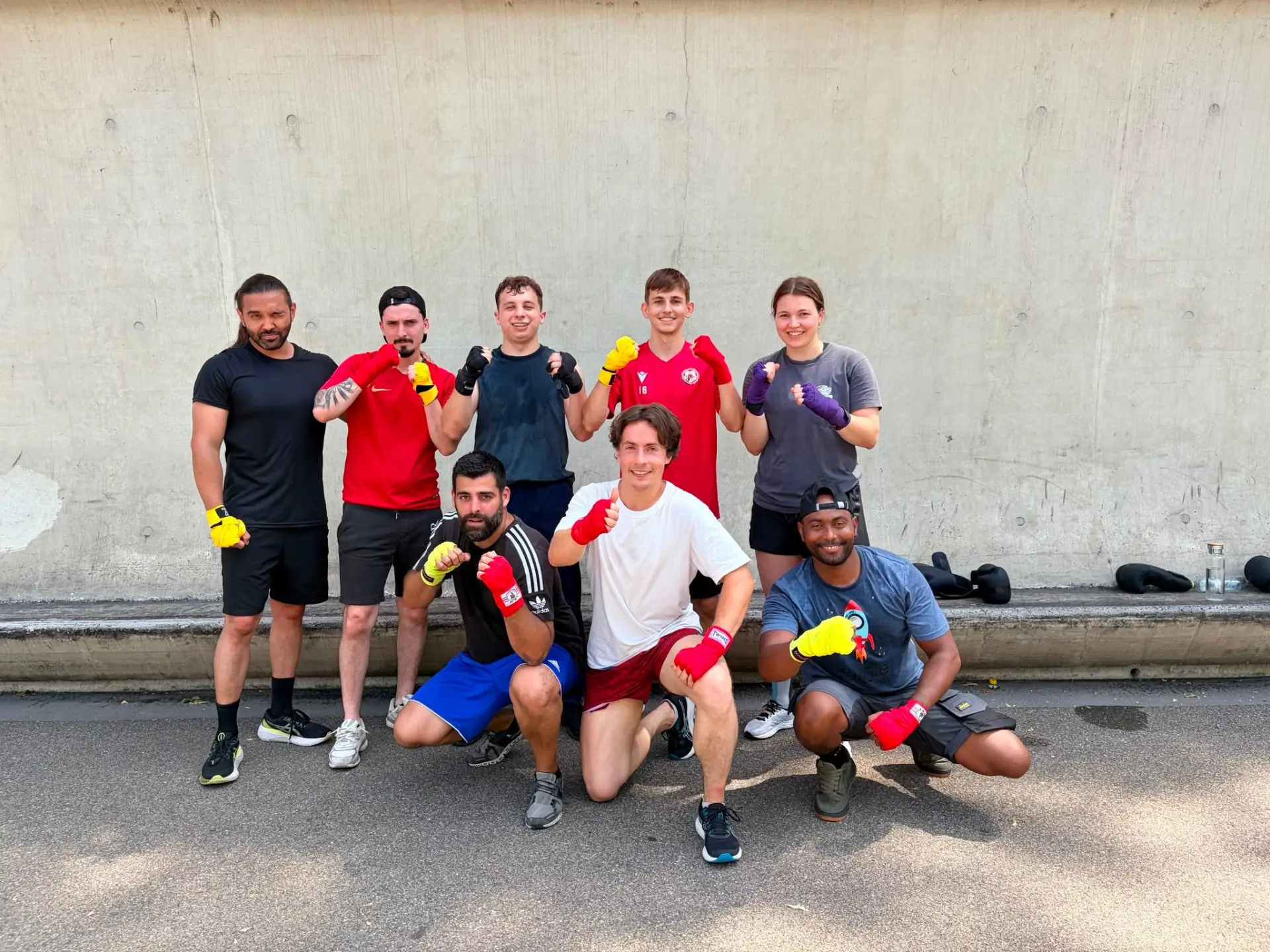 Thai Boxing Gruppe – gemeinsam stark nach dem Training