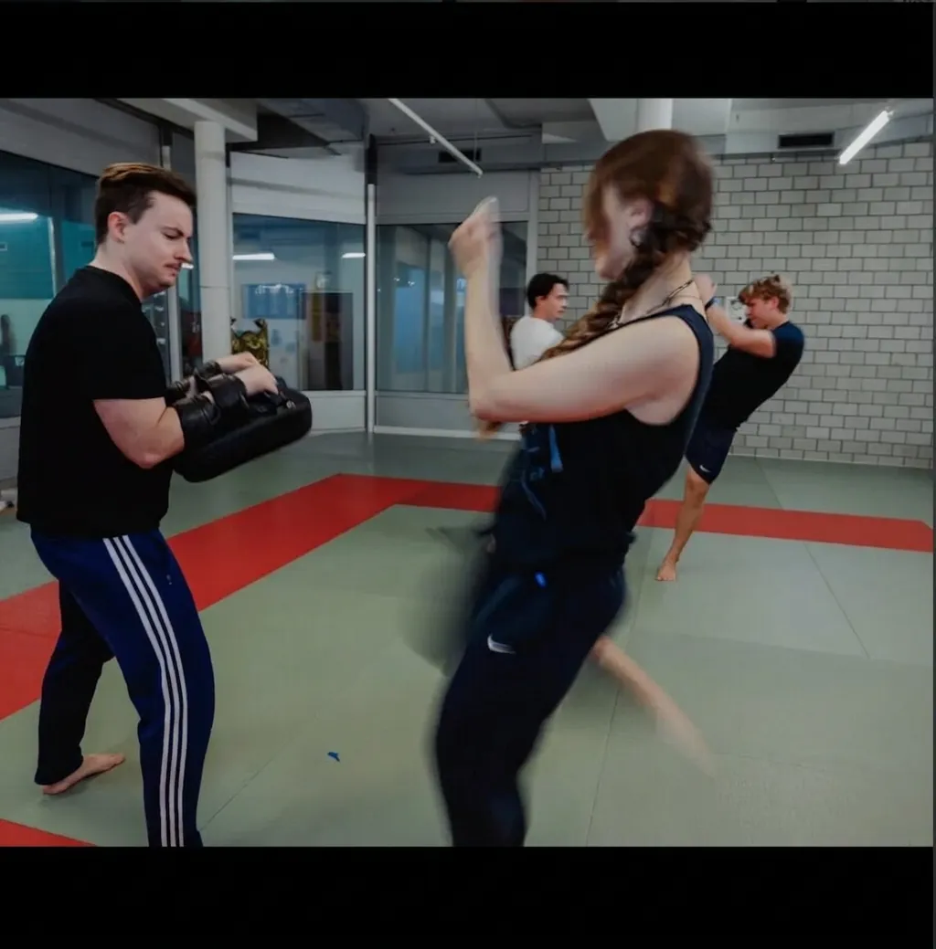Kick-Training mit Pads im Asia Budo Center